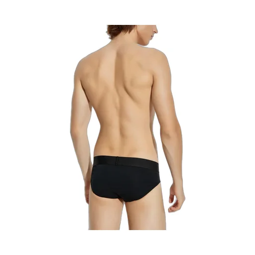 Logo Briefs