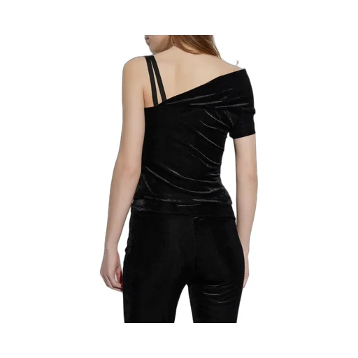 One-Shoulder Top With Buckle Detail