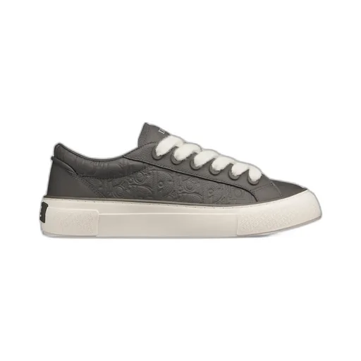 B33 Spin Sneaker