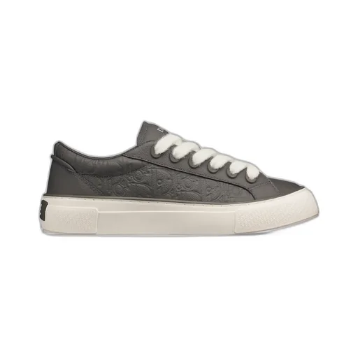 B33 Spin Sneaker