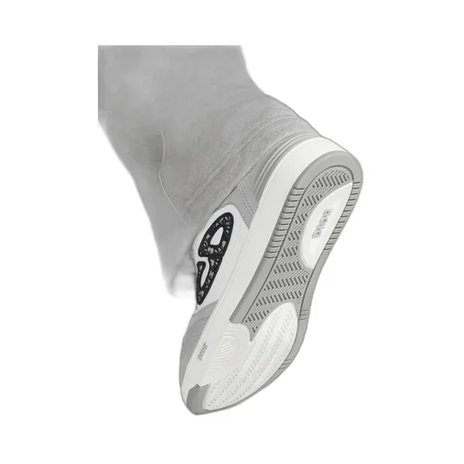 B57 Dribble Low-Top Sneaker