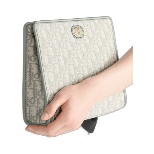 30 Montaigne Dea Pouch