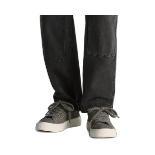 B33 Spin Sneaker