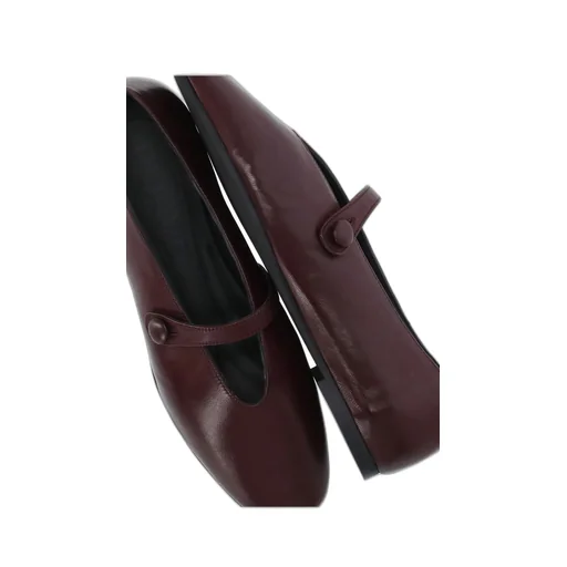 Poeve Strap Detail Flat Shoes