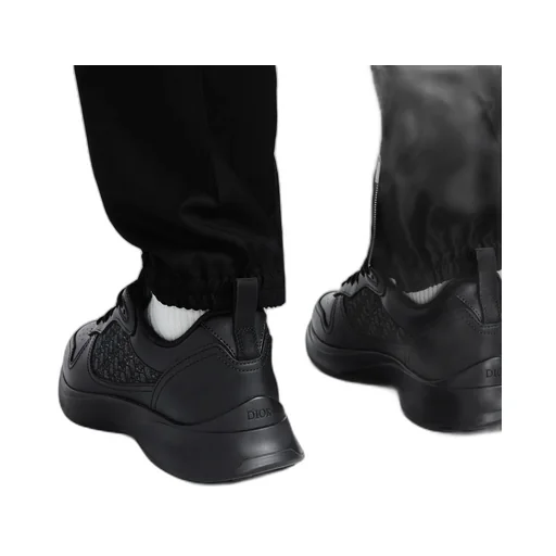 B25 Runner Sneaker
