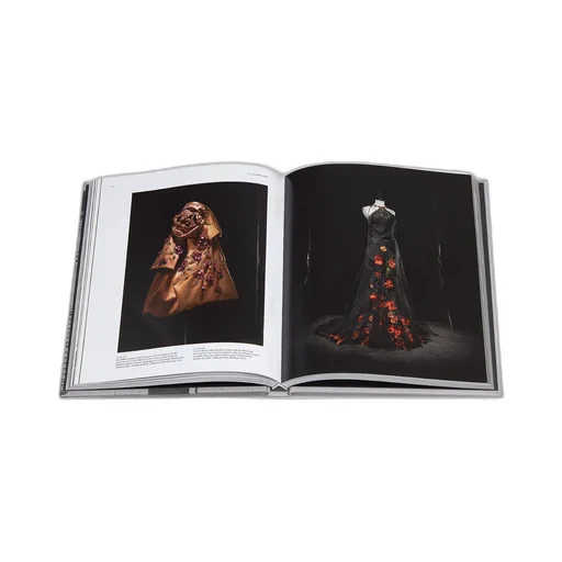 Book: Dior, La LÉGende Du 30 Avenue Montaigne