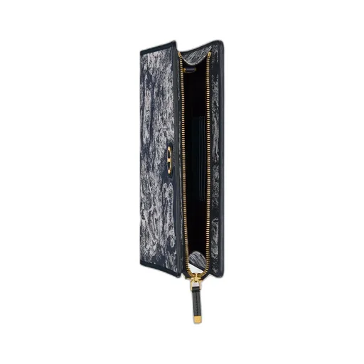 30 Montaigne Dea Pouch
