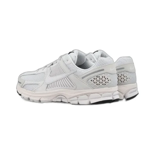 Nike Zoom Vomero 5 Low-Top Sneakers