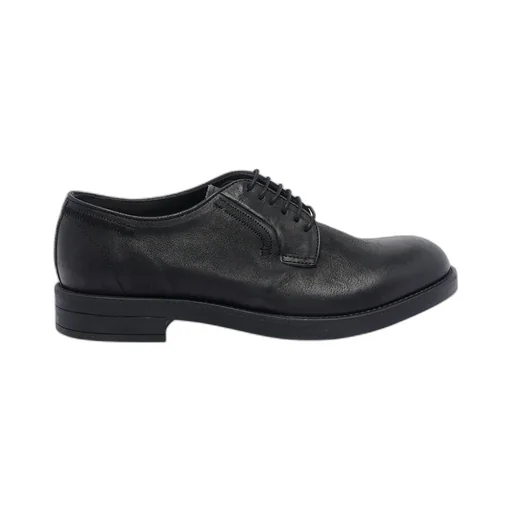 Pawelk's Ban Lace-Up Shoes
