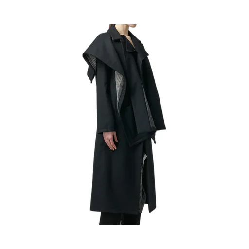 Cape-Style Coat With Plaid Pattern Lining