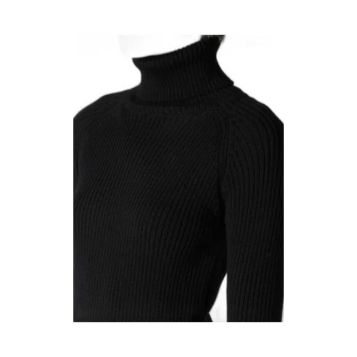 Ribbed High Neck Pullover