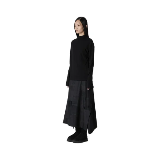 Hard-Twist Back Button Off-Neck T