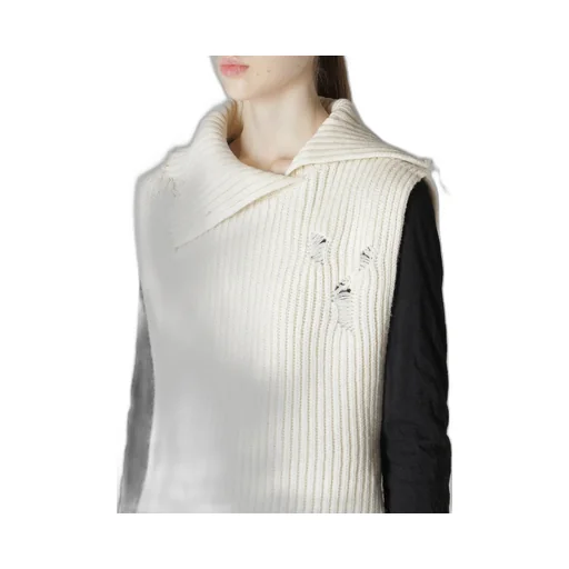Lamb Wool Damaged Knit Vest
