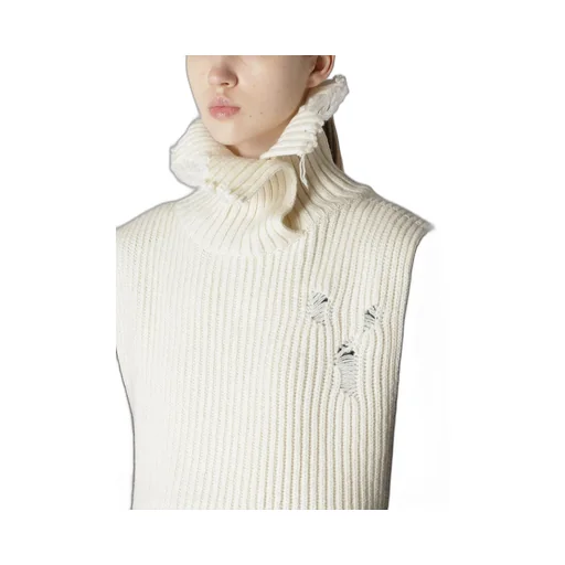 Lamb Wool Damaged Knit Vest