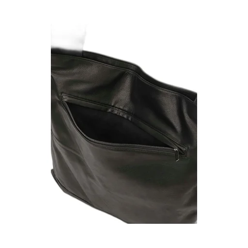 Clasp Shoulder