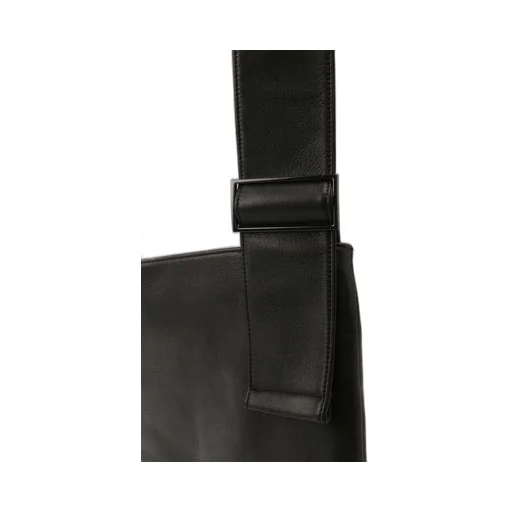 Clasp Shoulder