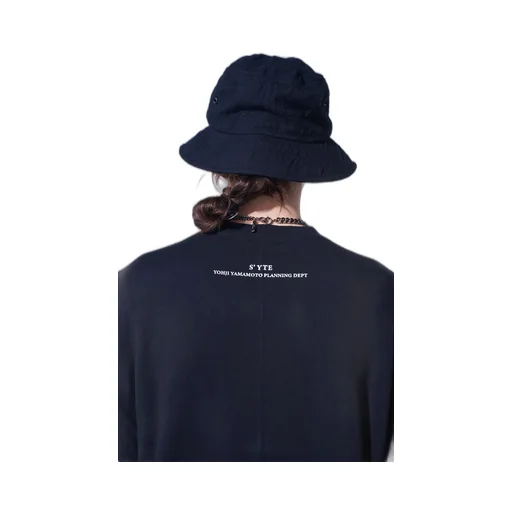 Graphic Pullover Rose In The Hand