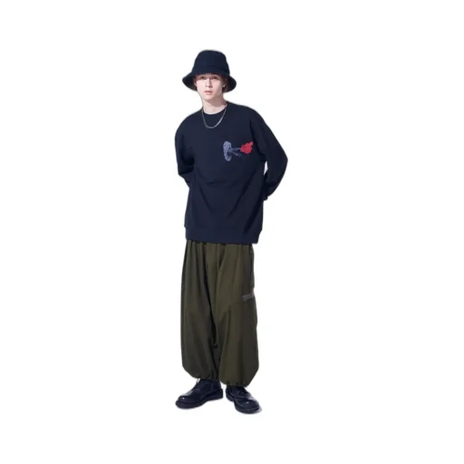 Graphic Pullover Rose In The Hand