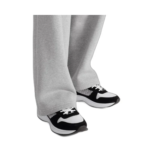 B25 Runner Sneaker