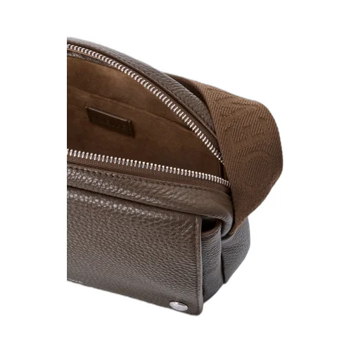 Medium Pebble Messenger Bag In Supple Grained Calfskin