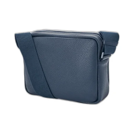 Medium Pebble Messenger Bag In Supple Grained Calfskin