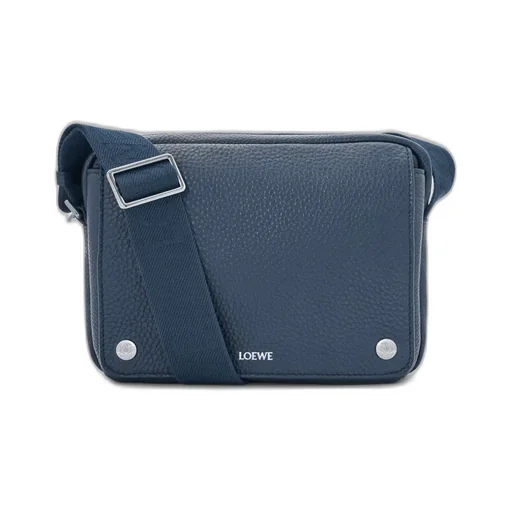 Medium Pebble Messenger Bag In Supple Grained Calfskin