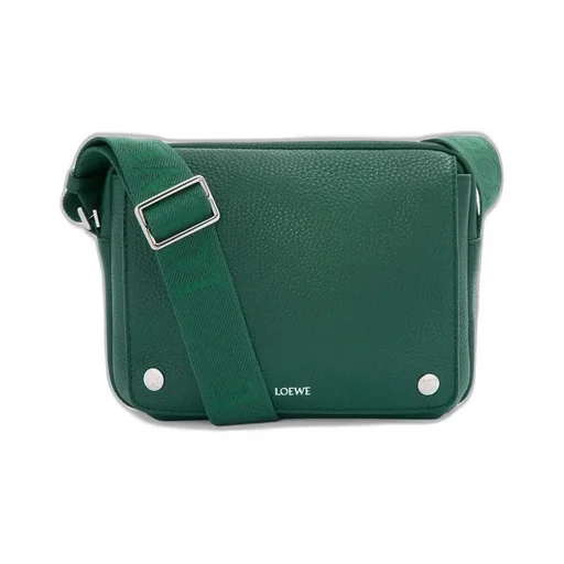 Medium Pebble Messenger Bag In Supple Grained Calfskin