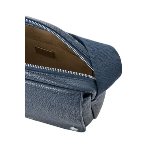 Medium Pebble Messenger Bag In Supple Grained Calfskin