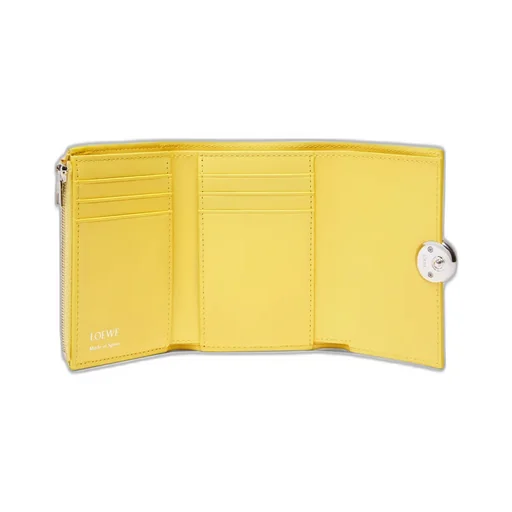 Pebble Small Vertical Wallet In Shiny Nappa Calfskin