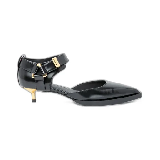 Belted Pumps