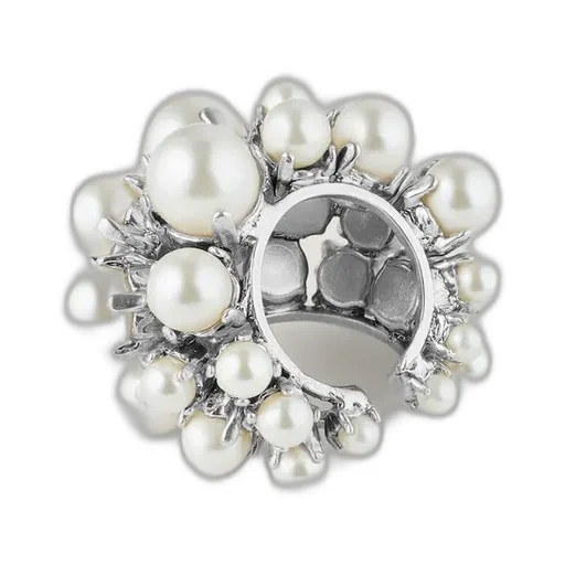 Crystal Pearl Earcuff In Metal And Pearls