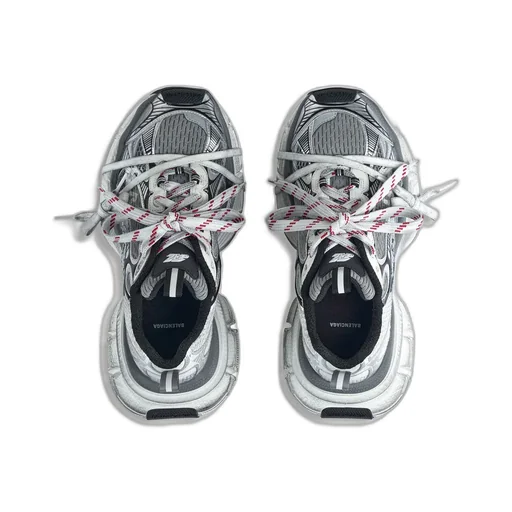3Xl Split Logo Sneaker