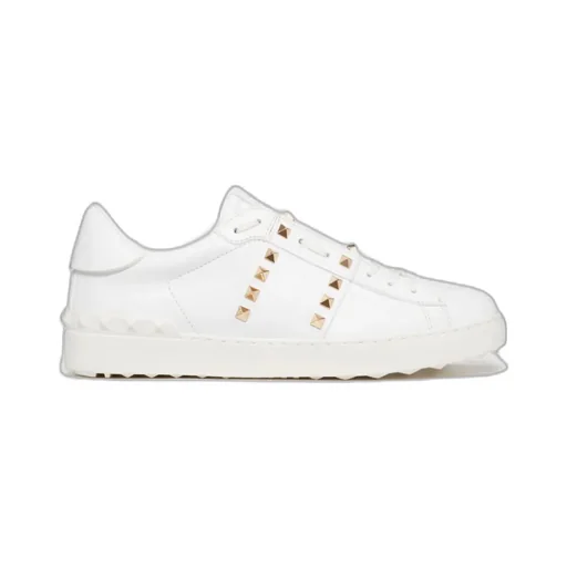Rivet-Decorated Casual Sneakers