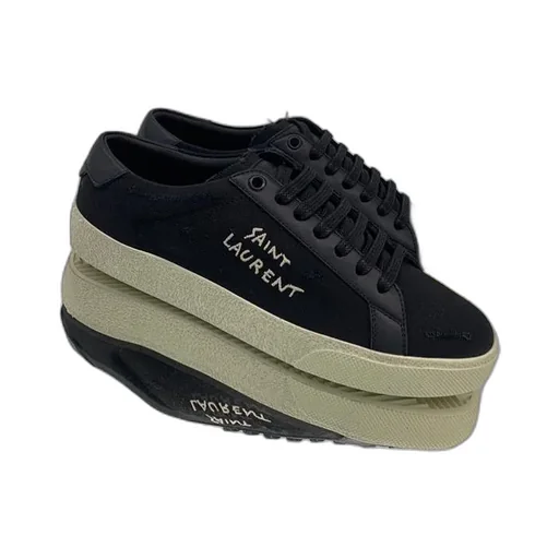 Court Classic Sneakers