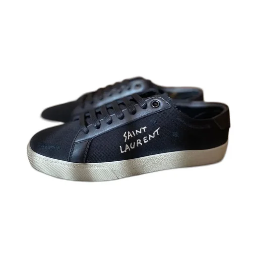 Court Classic Sneakers
