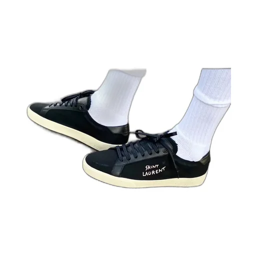 Court Classic Sneakers