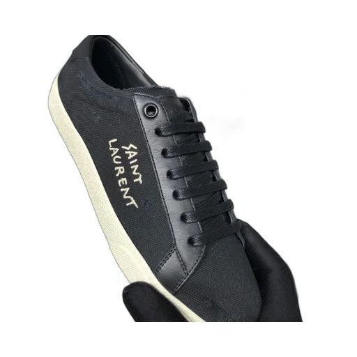 Court Classic Sneakers