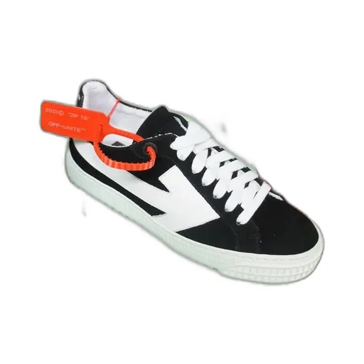 Arrow Low-Top Sneakers
