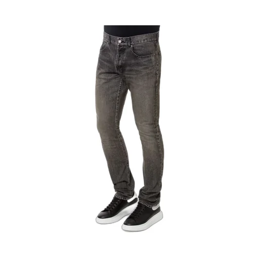 Straight Jeans
