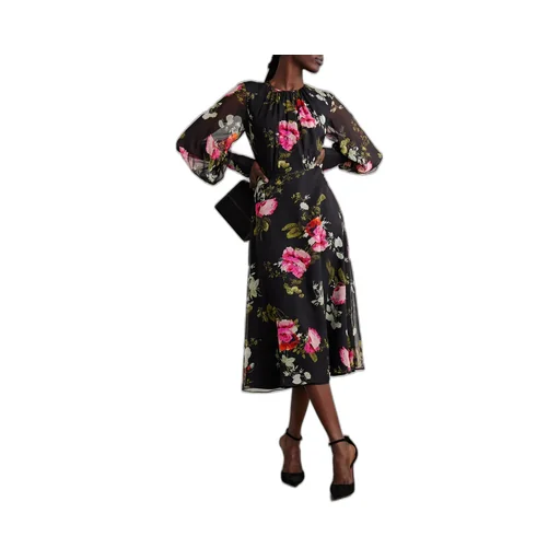 Round-Collar Long-Sleeved Dress