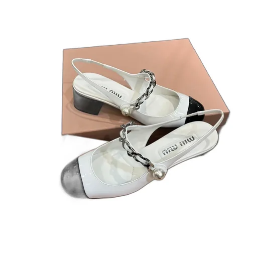 Two-Color Slack-Heeled Heels