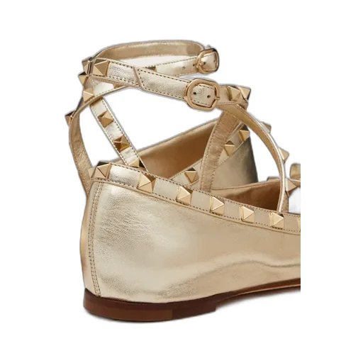 Valentino Garavani Rockstud Bow Detailed Ballerina Shoes