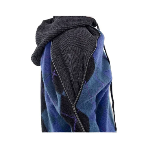 Long-Sleeved Hooded Sweater