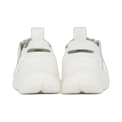 Catch Stomper Sneakers