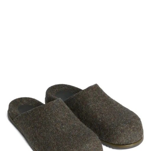 Round-Toed Slippers