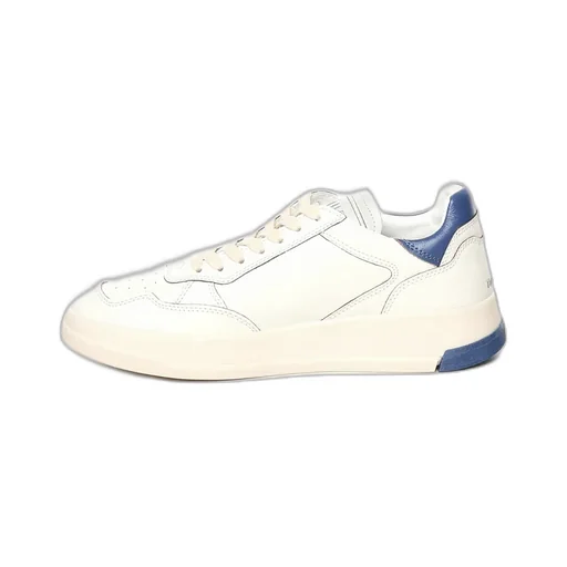 Tweener Sneakers