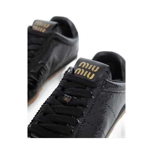 Round-Head Sneakers