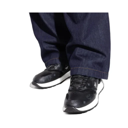 Round-Head Sneakers