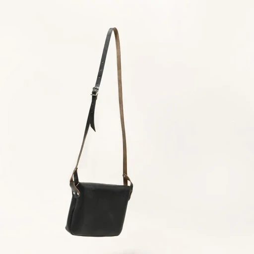 Horizontal Latch Pouch Medium