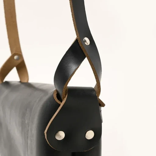 Horizontal Latch Pouch Medium